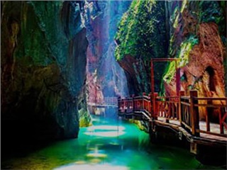 黃金周 ｜ 琉璃仙境！張家界朝陽(yáng)地縫提質(zhì)后重新開(kāi)放